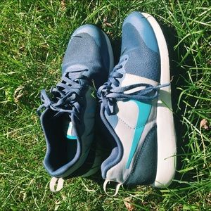 Blue Nike Women 6.5 Shoes